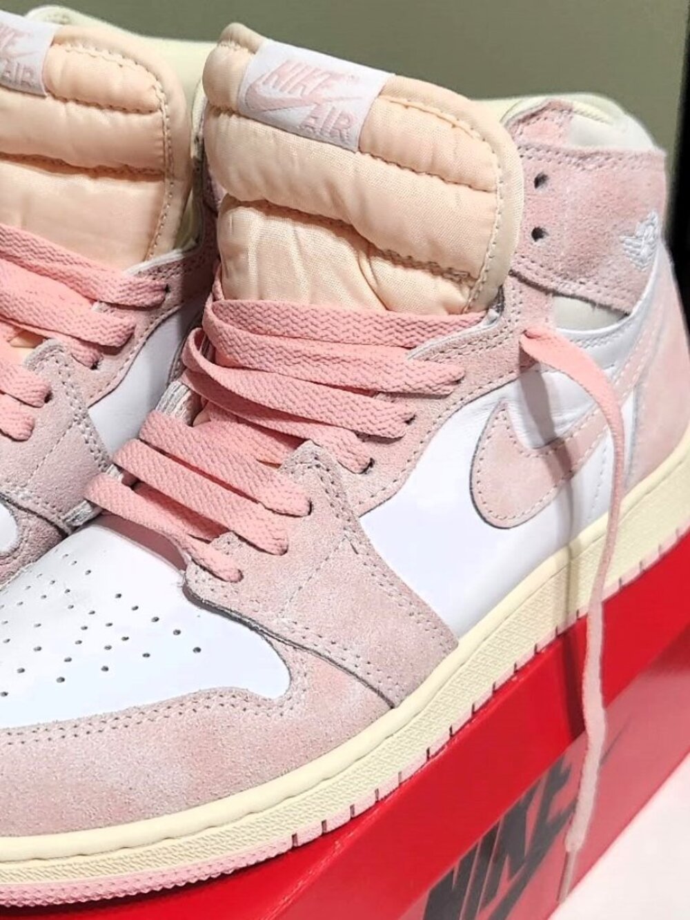 Air Jordan 1 Retro High OG “Washed Pink” – Women’s Size 8 💗